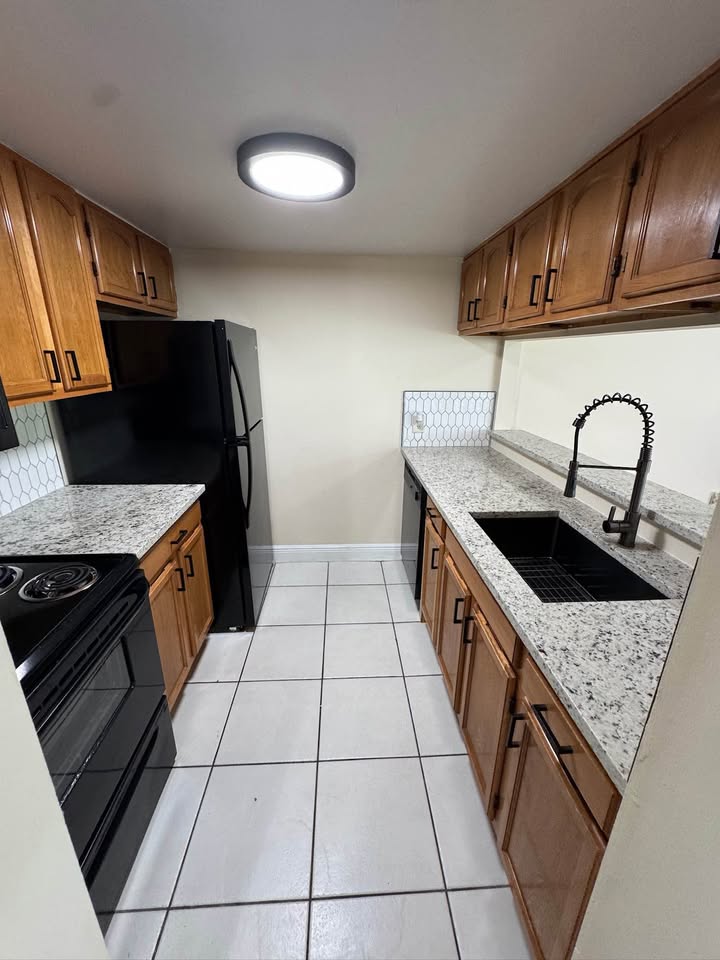 1715 Northeast 36th Avenue Apt 2